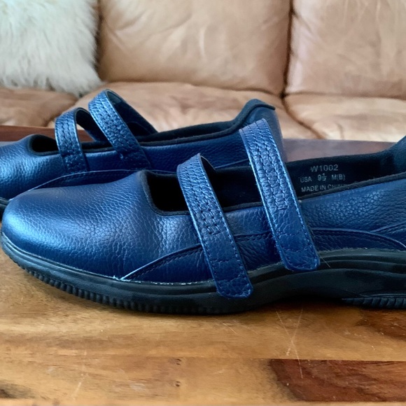 Propet Blue Leather Shock Absorbent Walking Shoes - Picture 4 of 6